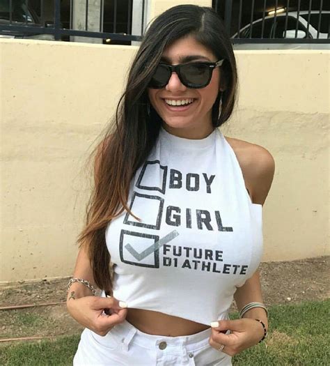 mia khalifa de lingerie|Mia